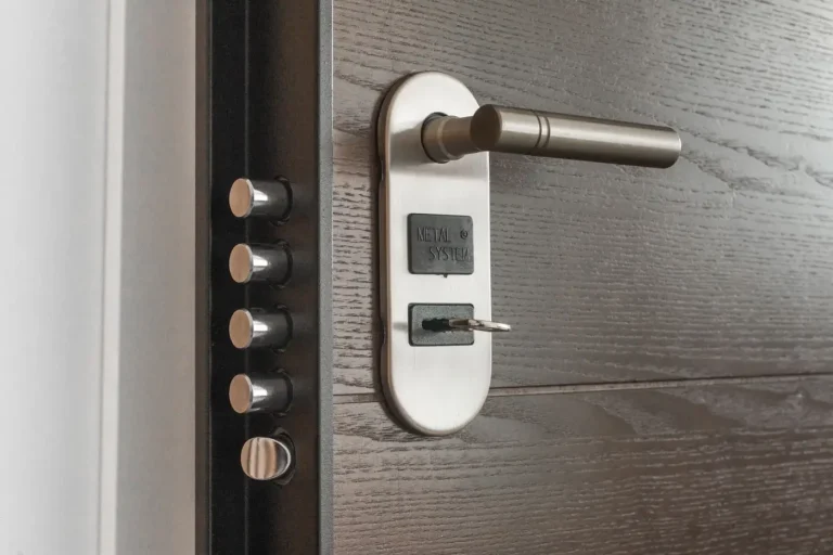 uPVC door won't lock – multipoint lock and lever handle on a door, how to identify the problem in Birmingham, Locksmith Birmingham guide